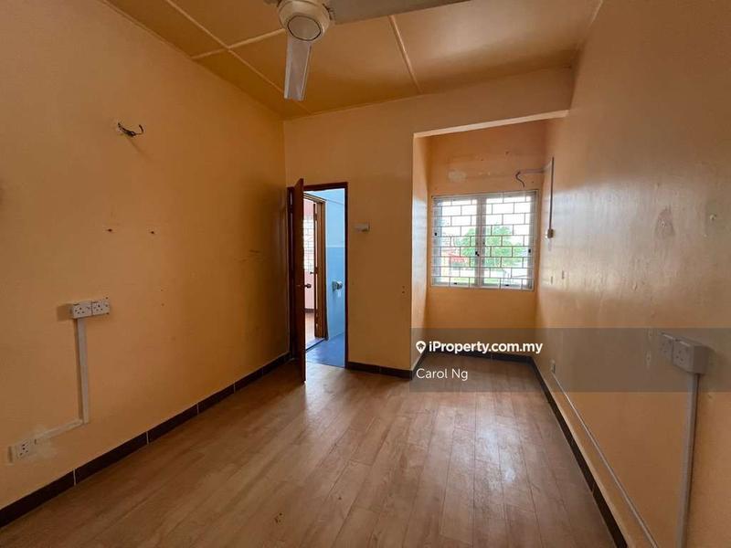 Rumah Berkembar untuk Dijual di Bandar Country Homes, Rawang oleh Carol Ng - iProperty.com.my