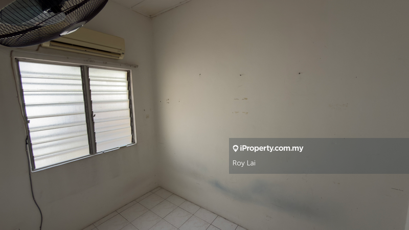 Rumah Teres 2-Tingkat untuk Dijual di Lestari Putra, Seri Kembangan oleh Roy Lai - iProperty.com.my