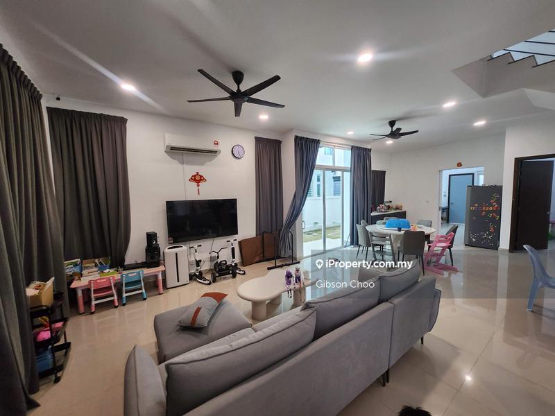 Rumah Berkembar untuk Dijual di Suria Residence oleh Gibson Choo - iProperty.com.my