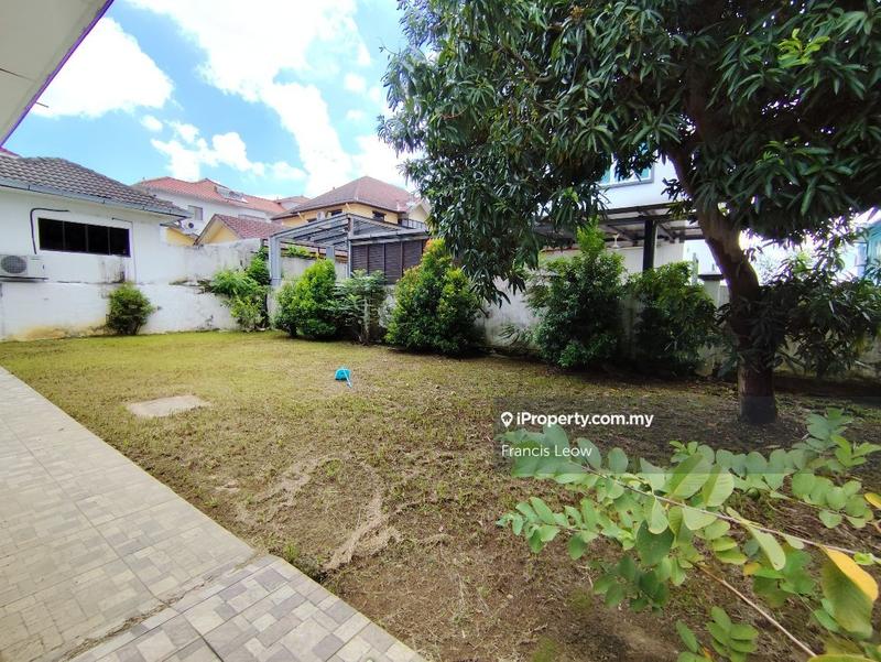 Bungalow House for Rent in Bandar Country Homes, Rawang by Francis Leow - iProperty.com.my
