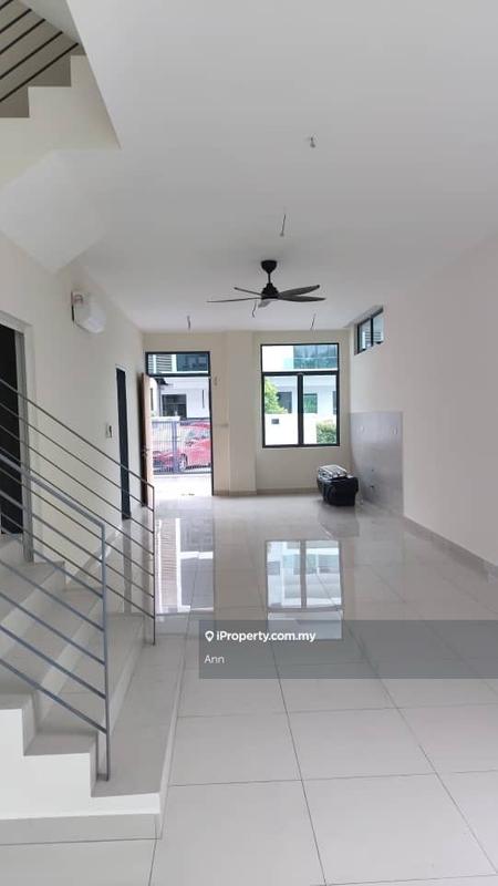 Rumah Berangkai 3 Tingkat untuk Dijual di Bandar Nusaputra, Puchong oleh Ann - iProperty.com.my