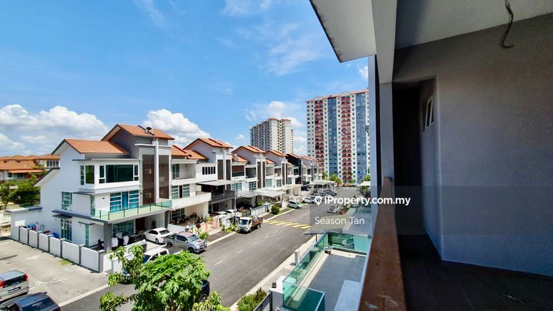 Rumah Berangkai 2.5 Tingkat untuk Dijual di Taman Equine, Seri Kembangan oleh Season Tan - iProperty.com.my