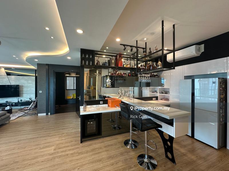 For Sale - Gurney Paragon