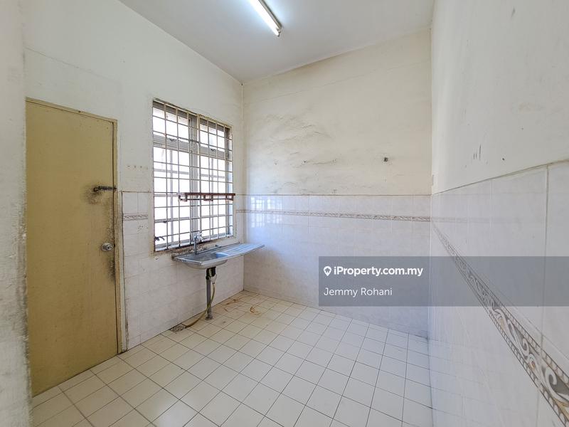 Rumah Berangkai 2 Tingkat untuk Dijual di BBN, Nilai oleh Jemmy Rohani - iProperty.com.my