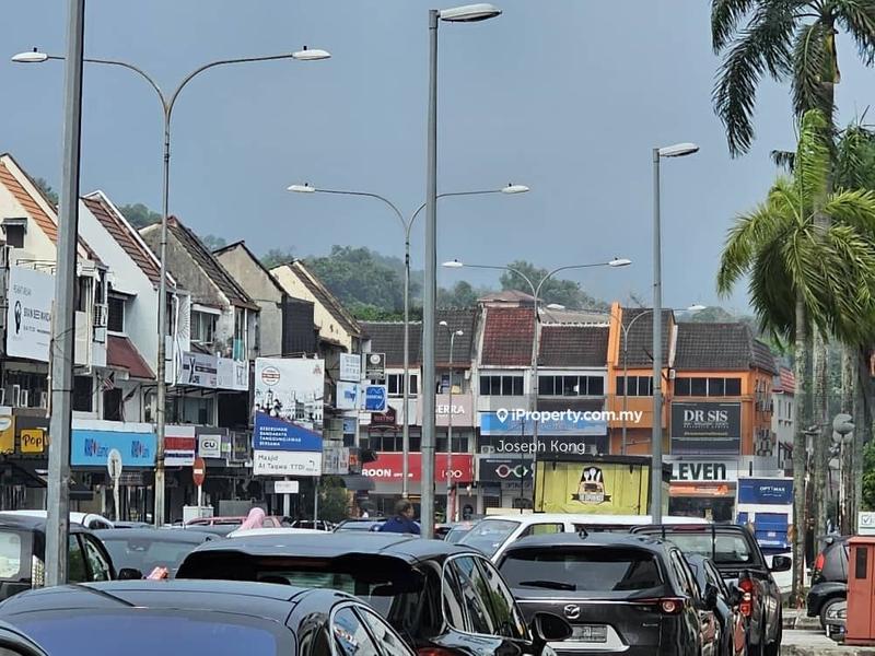 For Sale - Ttdi corner shop with big built up for sale