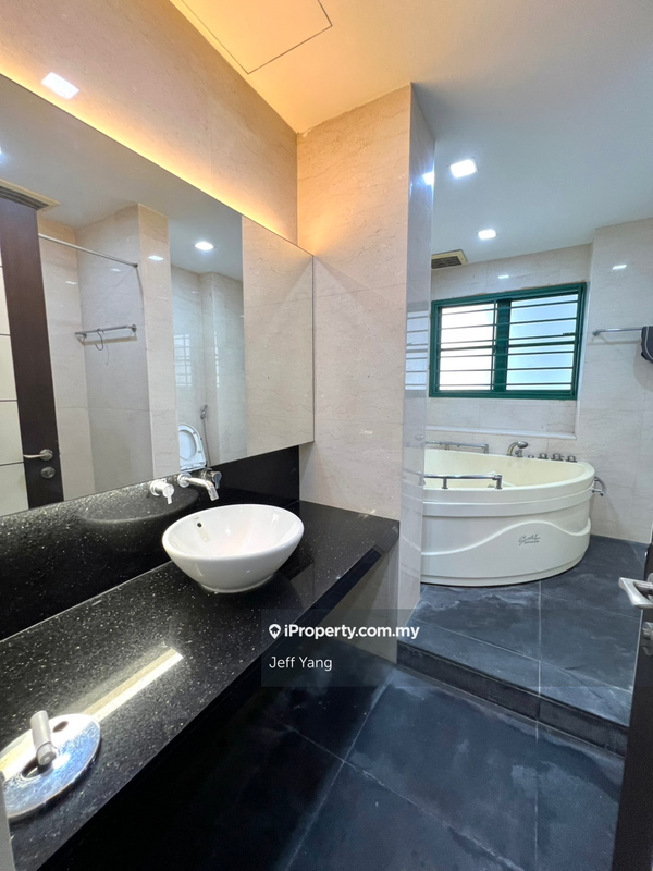 Kondominium untuk Dijual di The Straits View Condominium oleh Jeff Yang - iProperty.com.my