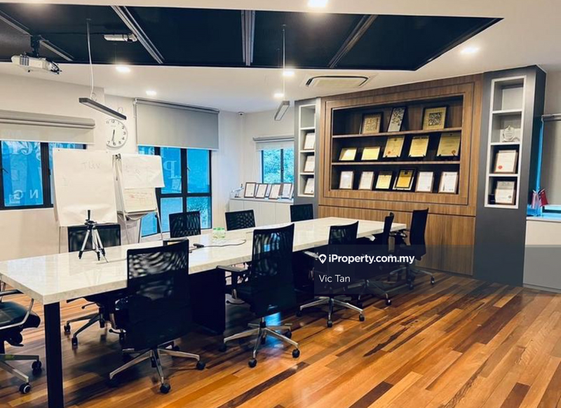 Kedai untuk Dijual di U8, Taman Bukit Jelutong, Shah Alam oleh Vic Tan - iProperty.com.my