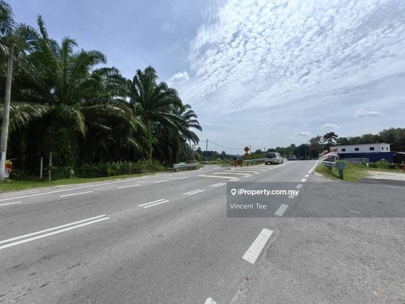 For Sale - 2.25 Acres Freehold Facing Jalan Besar Kampung Jenderam Dengkil Sepang