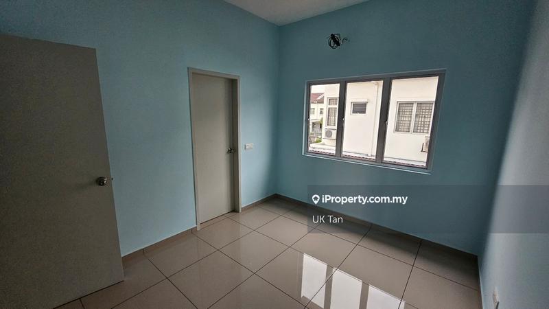 Rumah Teres untuk Dijual di qi6mk, Telok Panglima Garang oleh UK Tan - iProperty.com.my