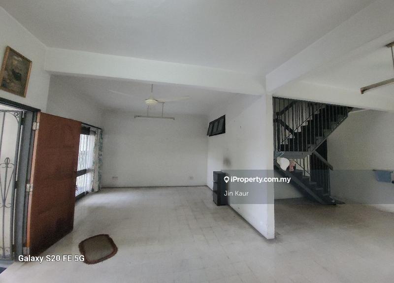 Rumah Berkembar untuk Dijual di Bandar Sungai Long, Selangor oleh Jin Kaur - iProperty.com.my