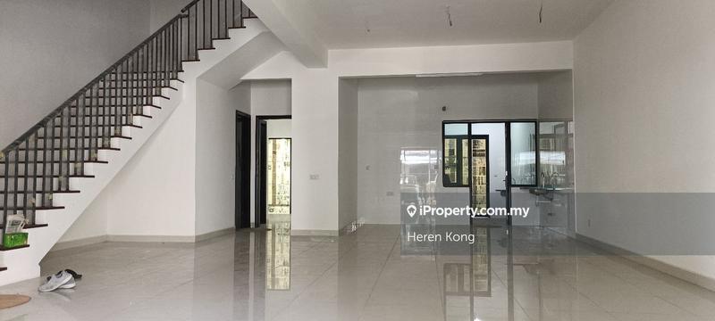 Rumah Berangkai 3 Tingkat untuk Dijual di Duta Villa, Setia Alam oleh Heren Kong - iProperty.com.my