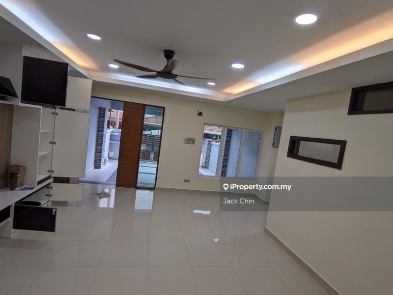 3-storey Terraced House for Sale in Taman Bukit Serdang, Seri Kembangan by Jack Chin - iProperty.com.my