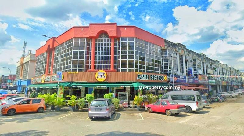 For Sale - ROI 4% Above CORNER LOT AT BANDAR PINGGIRAN SUBANG, JALAN BULAN U5, FULLY TENANTED, GOOD BUY