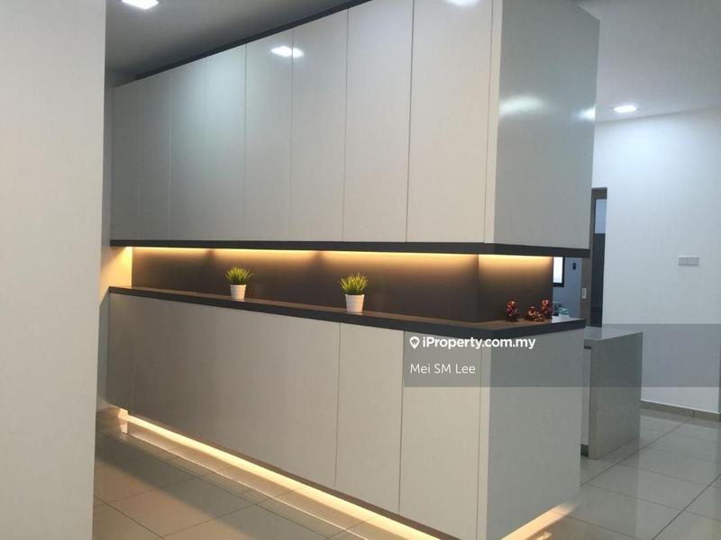 Twin Palms, Sungai Long 