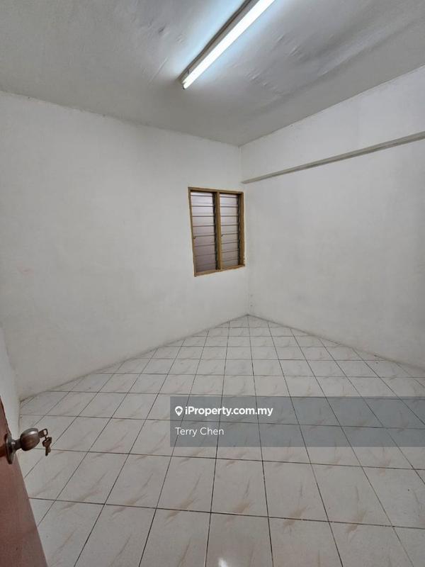 Apartment for Sale in Pangsapuri Vista Serdang by Terry Chen - iProperty.com.my