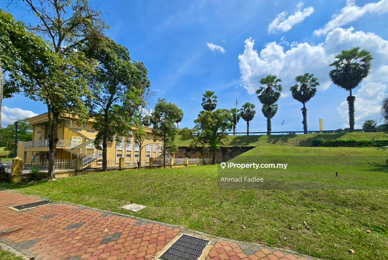 Banglo Tanah untuk Dijual di Presint 11, Presint 11 oleh Ahmad Fadlee - iProperty.com.my