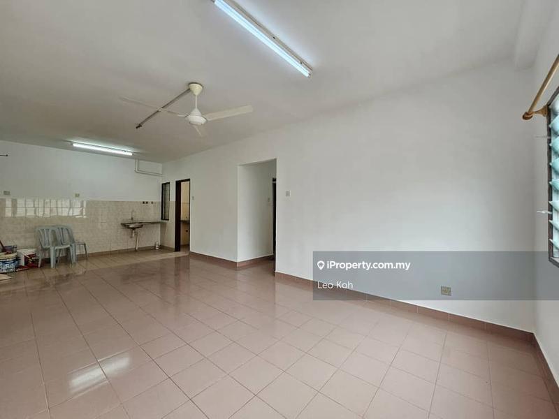 Apartment for Sale in Putra Permai Block B by Leo Koh - iProperty.com.my
