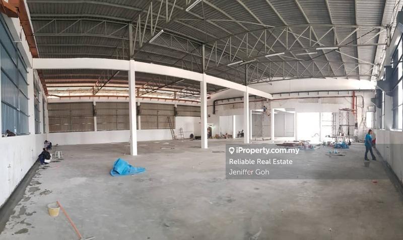 For Rent - 1.5 storey warehouse at Alma
