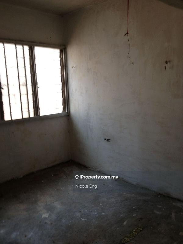 Rumah Berangkai 3 Tingkat untuk Dijual di Seksyen 33,25,23,20,19,18, Shah Alam oleh Nicole Eng - iProperty.com.my