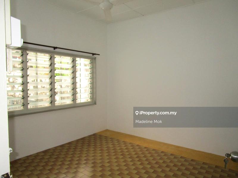 Banglo untuk Dijual di Taman Desa, Kuala Lumpur oleh Madeline Mok - 2nd Bedroom - iProperty.com.my