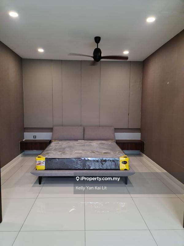 Bungalow House untuk Dijual di Taman Melawati, Ulu Kelang oleh Kelly Yan Kai Lit - Ground floor guest room queen size bed - iProperty.com.my