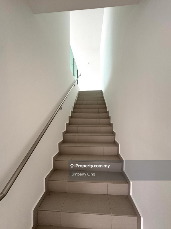 Rumah Berangkai 2 Tingkat untuk Dijual di Bayu Sutera, Bandar Sri Sendayan, Bandar Sri Sendayan oleh Kimberly Ong - iProperty.com.my