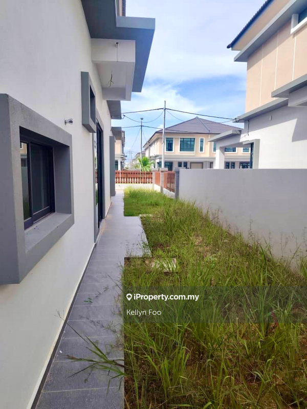 Cluster House for Sale in f8l85, Jasin by Kellyn Foo - iProperty.com.my