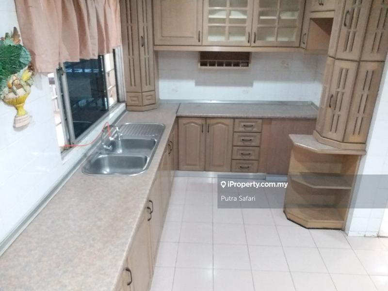 Rumah Berkembar untuk Dijual di Seksyen 9, Shah Alam oleh Putra Safari - iProperty.com.my