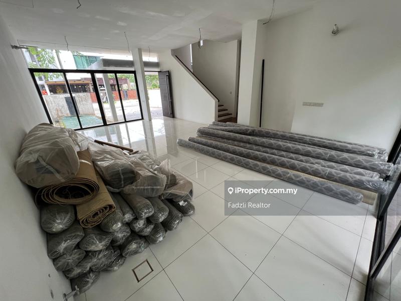 Rumah Teres 3-Tingkat untuk Dijual di Seri Kembangan, Selangor oleh Fadzli Realtor - iProperty.com.my