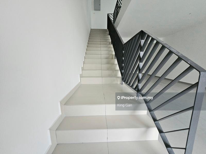 Rumah Berangkai 3 Tingkat untuk Dijual di Batu 9, Cheras oleh King Gan - iProperty.com.my
