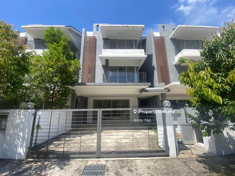 3-storey Terraced House untuk Dijual di Bandar Country Homes, Rawang oleh Andy Yap - iProperty.com.my
