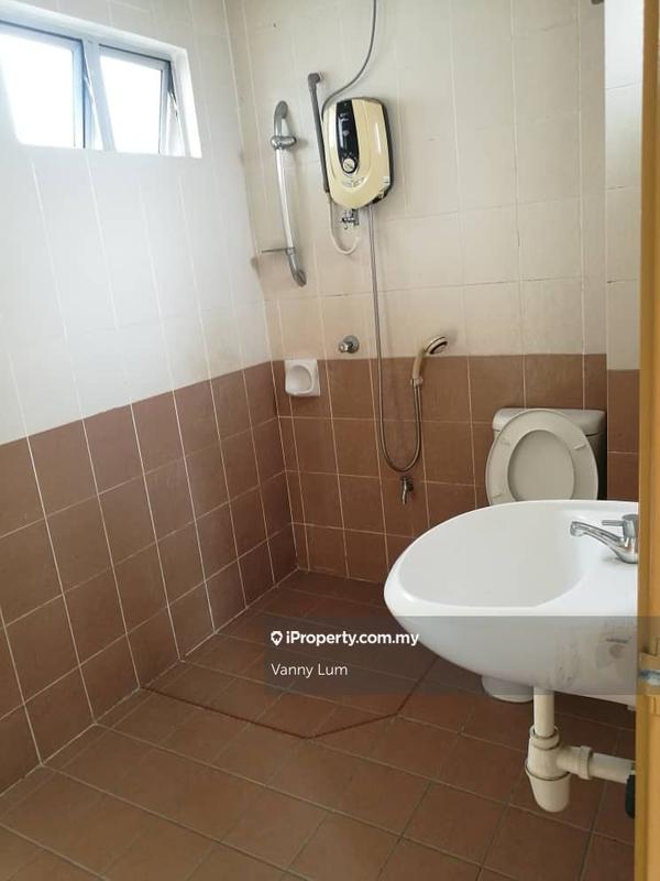 Rumah Berkembar untuk Dijual di 3 Storey corner lot Semi D  Taman Kipark, Puchong, Puchong oleh Vanny Lum - iProperty.com.my