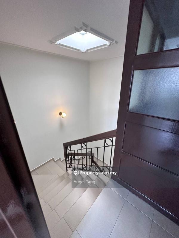 Rumah Berangkai 2.5 Tingkat untuk Dijual di BU 6,Near park, Bandar Utama, Ample parking, Bandar Utama oleh Angel Tang - iProperty.com.my