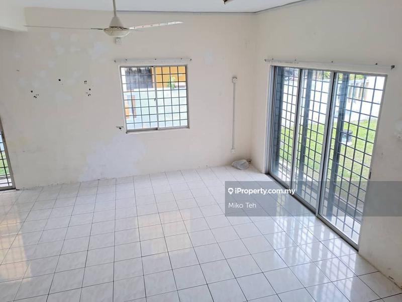 Semi-Detached House for Sale in Taman Pinggiran Putra, Seri Kembangan by Miko Teh - iProperty.com.my