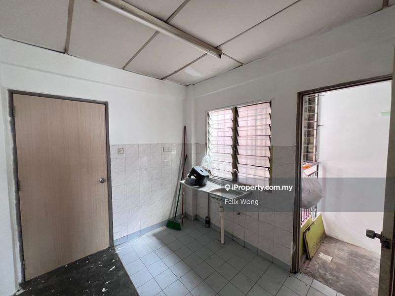 Apartment for Sale in Putra Permai Block D by Felix Wong - iProperty.com.my