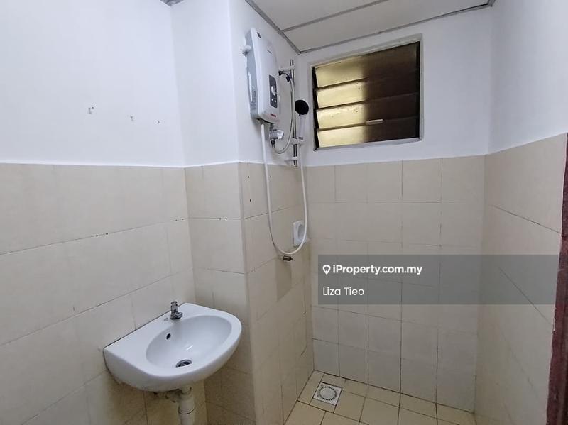 Pangsapuri untuk Dijual di Bayu Puteri oleh Liza Tieo - Bathroom - iProperty.com.my