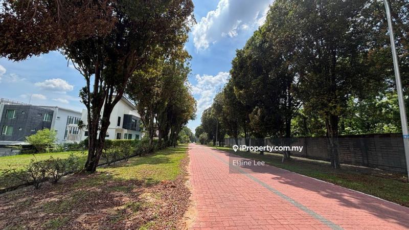 Overview of the Surrounding Environment and View