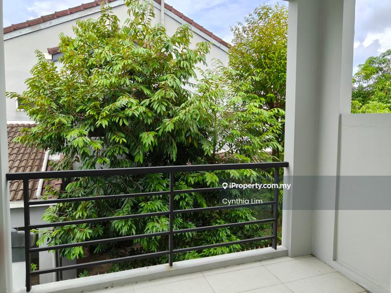 Rumah Berkembar untuk Dijual di kuching, Kuching oleh Cynthia Lim - Balcony - iProperty.com.my