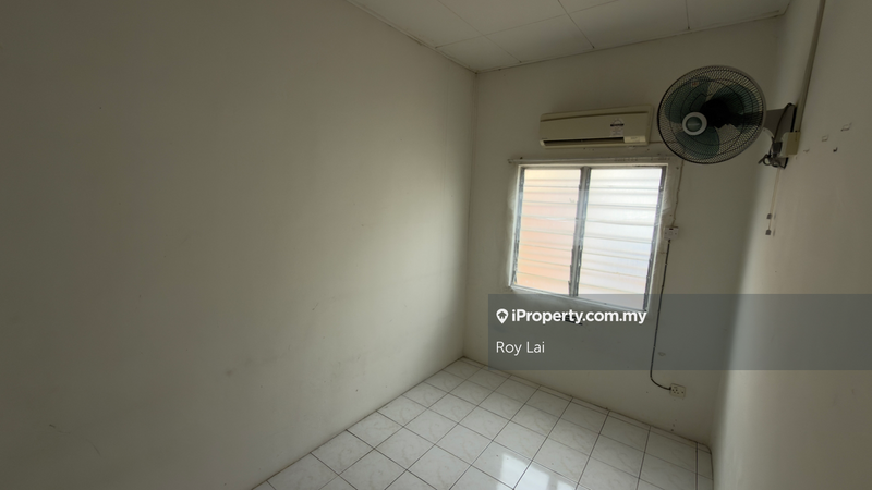 Rumah Teres 2-Tingkat untuk Dijual di Lestari Putra, Seri Kembangan oleh Roy Lai - iProperty.com.my