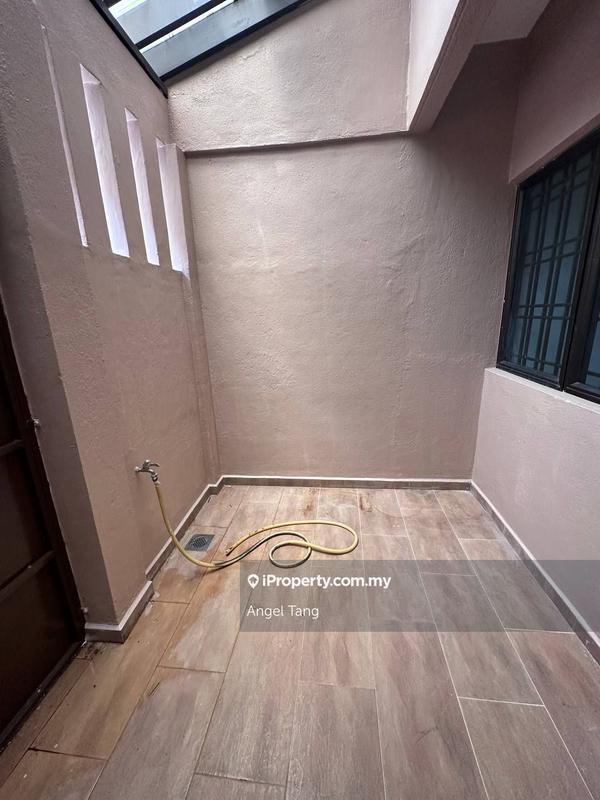 Rumah Berangkai 2.5 Tingkat untuk Dijual di BU 6,Near park, Bandar Utama, Ample parking, Bandar Utama oleh Angel Tang - iProperty.com.my