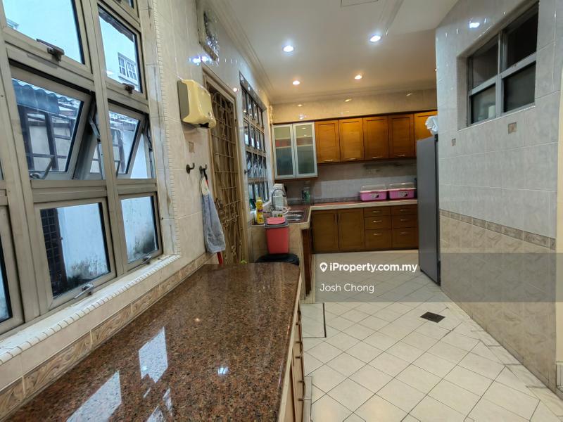 Rumah Berangkai 2.5 Tingkat untuk Dijual di Seksyen 7, Shah Alam oleh Josh Chong - iProperty.com.my