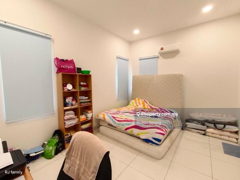 2.5-storey Terraced House for Sale in 8 Residence, Ujong Pasir by Robin Soong - iProperty.com.my