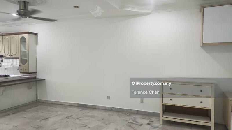 Kondominium untuk Dijual di Petaling Indah Condominiums oleh Terence Chen - Living Room - iProperty.com.my