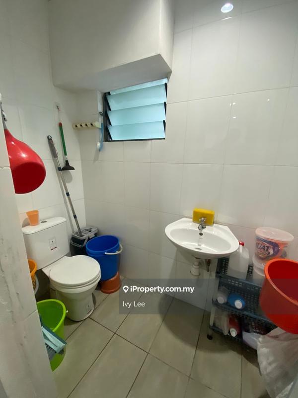 Pangsapuri untuk Dijual di Molek Pine 3 oleh Ivy Lee - iProperty.com.my