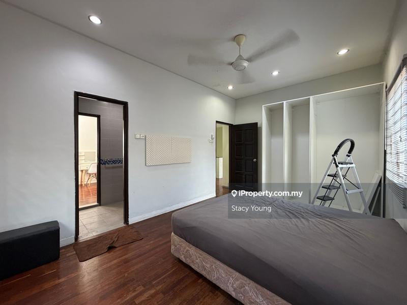 Rumah Berkembar untuk Dijual di Bandar Sungai Long, Selangor oleh Stacy Young - iProperty.com.my
