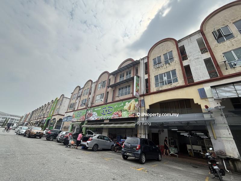 For Sale - 5.4% Rental Yield! Freehold Mature Area!