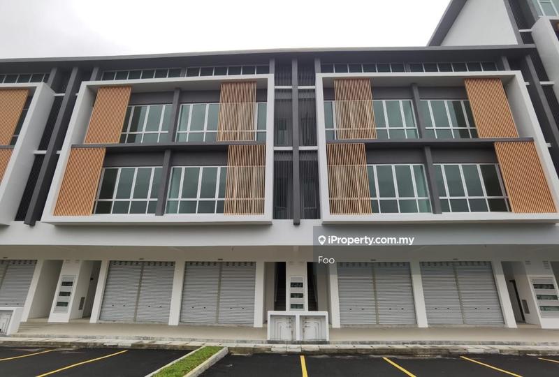 For Rent - Rawang Tasik Puteri New 3 Storey Shoplot Facing Main Road For Rent