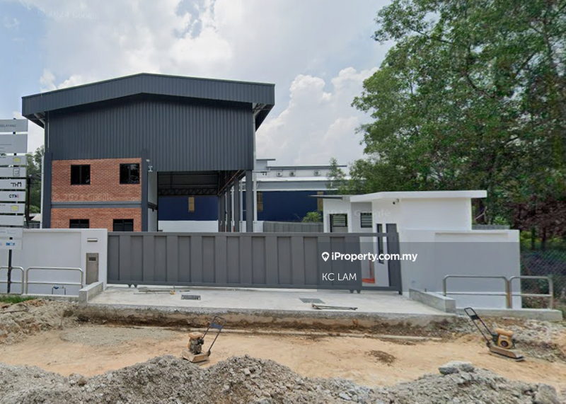 For Rent - CF Approved [1.5 Storey] Land 39 x 82 | Built Up 4368 Sqft. CF