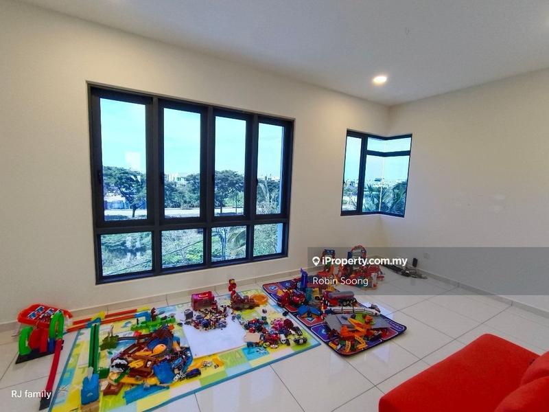 2.5-storey Terraced House for Sale in 8 Residence, Ujong Pasir by Robin Soong - iProperty.com.my