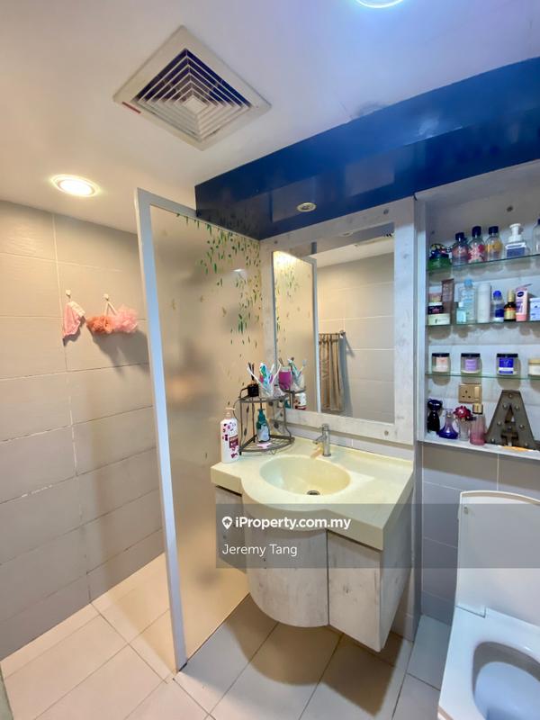 Rumah Berangkai 2.5 Tingkat untuk Dijual di Guarded and Extended 2.5 Storey Home, Damansara Heights oleh Jeremy Tang - iProperty.com.my